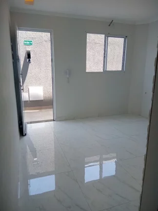 Imagem Sobrado de 2 quartos em condomínio para venda na Aviação, Praia Grande-SP: 1 banheiro, 1 vaga, 50,00 m².