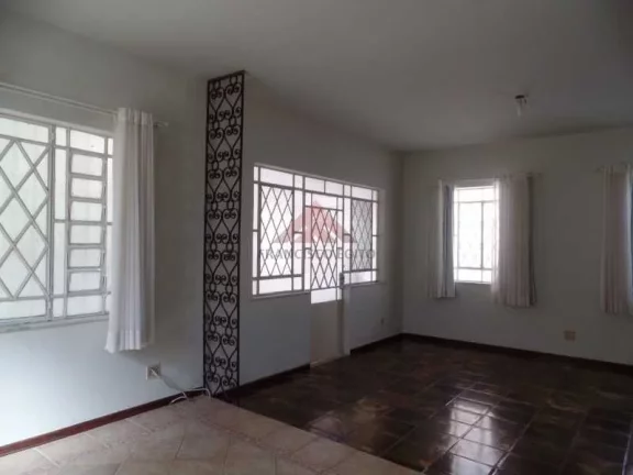Imagem Casa linear, próxima a Rua Rui Barbosa, local tranquilo, pintura nova, toda murada com portão de garagem automatizada, varanda, sala 2 ambientes, pla