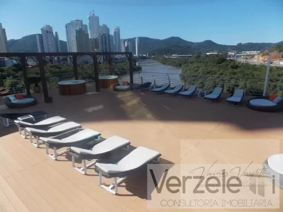Imagem Apartamento 4 ou + dormitórios para Venda em Balneário Camboriú / SC no bairro Centro