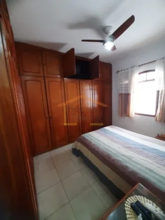 Imagem Sobrado com 208m². O imóvel possui 4 dormitórios, todos mobiliados, sendo 3 suítes, além de sac...