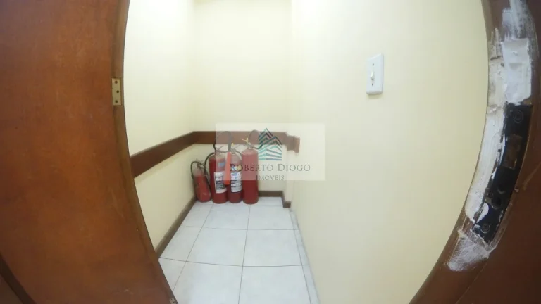 Imagem Sala comercial em condomínio à venda no Centro do Rio de Janeiro-RJ: 13 salas, 4 banheiros, 288m² de área!