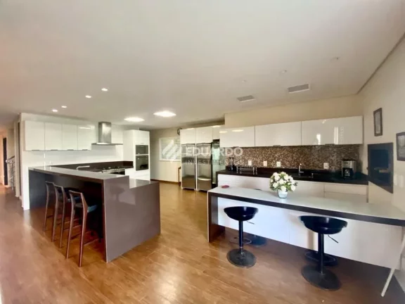 Imagem Casa Frente Mar com 7 dormitórios à venda sendo 5 suítes, 425 m² – Meia Praia –