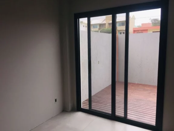 Imagem Casa de alto padrão em Ambrósio: luxo, conforto e deck com churrasqueira em Garopaba-SC!