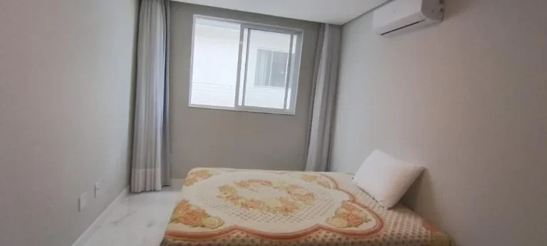 Imagem Aluguel de Apartamento de 3 quatros sendo 1 suíte em Gravatá, Navegantes - Temporada