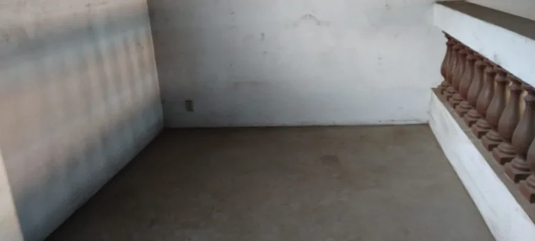Imagem Barracão com 230m² com escritório, 2 banheiros e mezanino, vagas para recuo.Perto da Santa Casa, ...