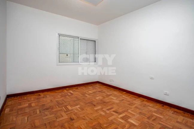 Imagem Lindo apartamento com 240m2, 3 dormitórios ( 1 suíte ) e 2 vagas na garagem. Apartamento impecáve...
