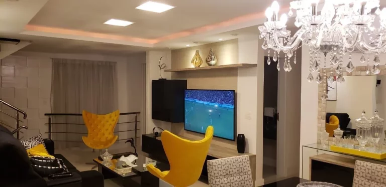 Imagem Maravilhosa casa triplex em Camboinhas com elevador em rua fechada.