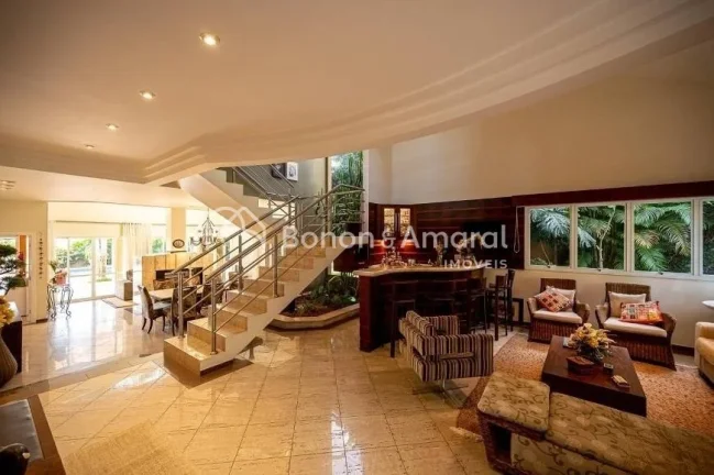 Imagem Linda e espaÃ§osa casa, com 4 quartos, sendo 4 suÃ­tes, 8 banheiros, quarto nas dependÃªncias, 1 suÃ...