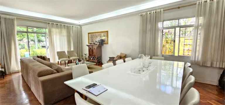 Imagem Casa para alugar com 5 quartos, sendo 2 suítes, em Alto da Lapa, São Paulo - SP