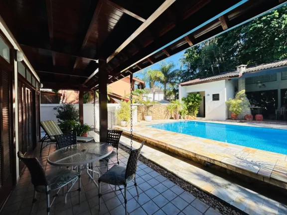Imagem Imponente casa à venda em Riviera de São Lourenço Módulo 20: 5 quartos, 2 suítes, 3 salas, 4 vagas, 317m² de área.
