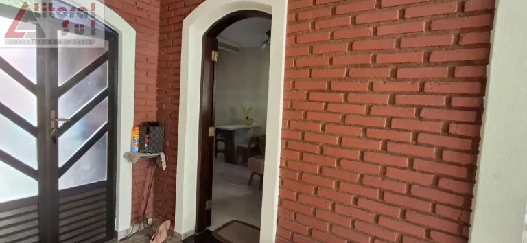Imagem Imperdível Residência à Venda em Praia Grande-SP, Tupi: 2 Quartos, 1 Sala, 2 Banheiros, 2 Vagas,