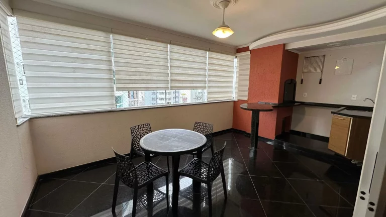 Imagem Apartamento com 3 dormitórios sendo 1 suíte e 1 vaga de garagem em Balneário Camboriú/Sc