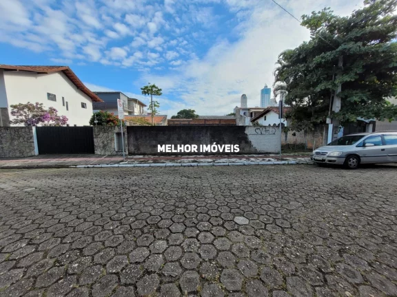 Imagem Terreno para Locação Anual Localizado no Centro de Balneário Camboriu - SC