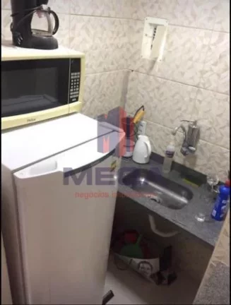 Imagem Sala Comercial com 40m2, reformada, piso em porcelanato, 2 ar condicionados SPLIT, rebaixamento de g