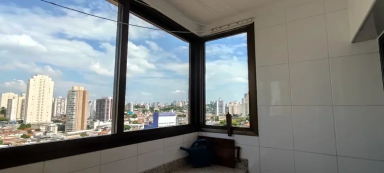 Imagem Cobertura 246M², 3Q, 3 Suítes, Sala bem ventilada, 4 Banheiros, 3 Vagas, Depósito, Churrasqueira, Piscina, Split, Salão de festas, Playground, Jardim.