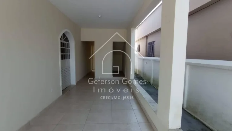 Imagem Casa à Venda - Com 2 pavimentos - Centro - Mantena - MG