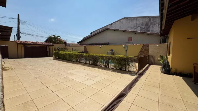 Imagem Sobrado com 4 dormitórios à venda, 350 m² por R$ 870.000,00 - Parque São Cristóvão - Taubaté/SP