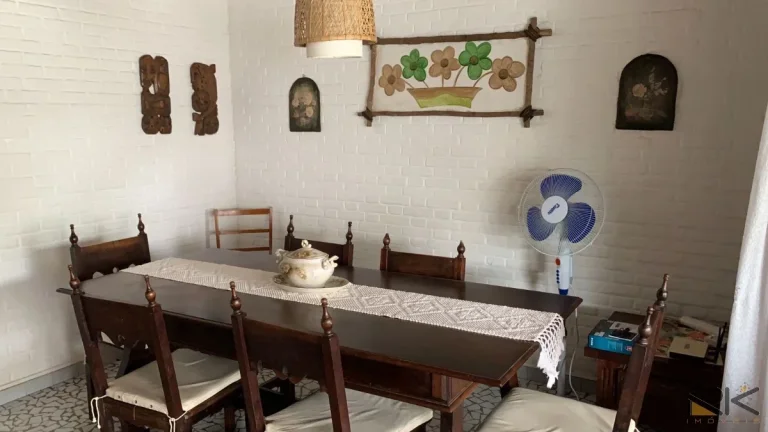 Imagem CASA NO BAIRRO DO ITAGUÁ COM 5 DORMITÓRIOS SENDO 2 SUÍTES,2 BANHEIROS SOCIAL,VARANDA COM CHURRASQUEIRA