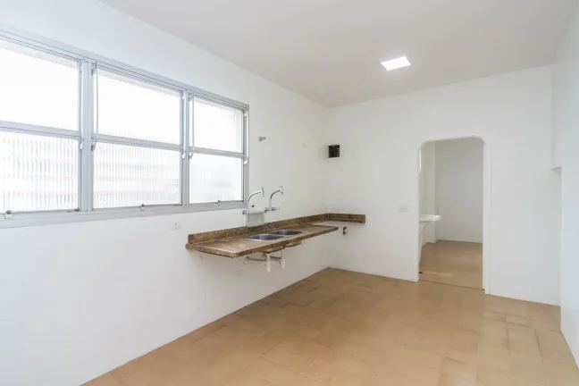 Imagem OPORTUNIDADE IMPERDÍVEL ! Apartamento Reformado 161M², 3Q, 1 Suíte, 2 Banheiros, 2 Vagas, Academia, Brinquedoteca, Playground, Salão de Festas.