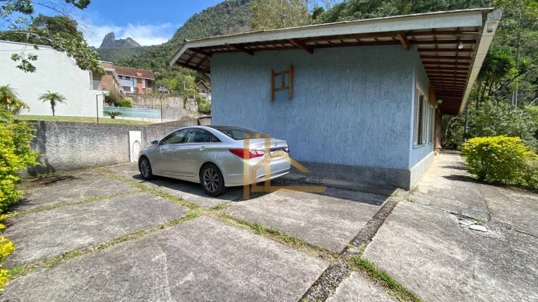 Imagem Casa linear com 4 dormitórios à venda, 156 m² - Granja Guarani - Teresópolis/RJ