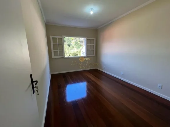 Imagem Casa para Venda em Teresópolis / RJ no bairro Golfe