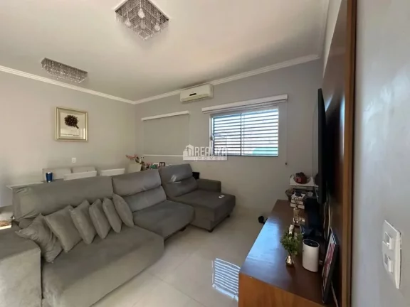 Imagem Casa completa com 3 dormitórios com ar-condicionado e suíte master no Residencial Morumbi, Uberaba