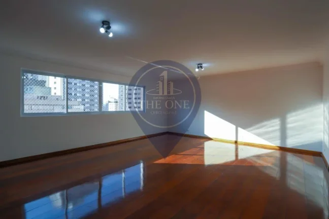 Imagem Apartamento para locação de alto padrão no Itaim Bibi, São Paulo-SP: 3 quartos, 1 suíte, 2 salas, 2 banheiros, 2 vagas, 240m².