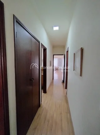 Imagem Encontre o Seu Novo Lar ou Espaço Comercial no Taquaral! 

Esta casa incrível no Taquaral é perfe...