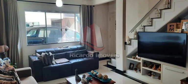 Imagem Casa Duplex c/ 4 Dormitórios à Venda, 150 m² no Peró - Cabo Frio/RJ