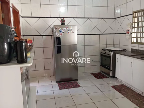 Imagem Casa com 3 dormitórios à venda, 240 m² por R$ 750.000,00 - Residencial Jardim Primavera - Itumbiara/GO