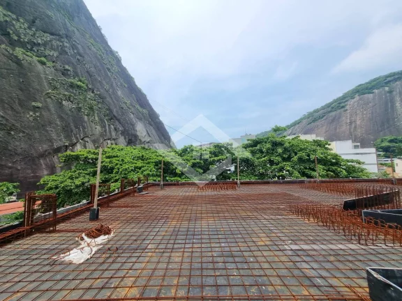 Imagem Rara Cobertura na Urca, aos pés do Pão de Açúcar e vista Mar