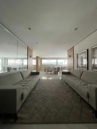 Imagem Apartamento com 3 suítes e 2 vagas de garagem há 250m2 do mar no Centro de Balneário Camboriú