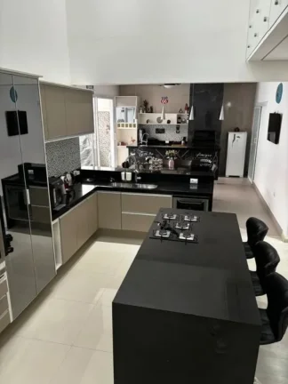 Imagem Casa em Condomínio de Luxo à Venda em Sorocaba-SP: 3 quartos, 3 suítes, 3 salas, 5 banheiros, 4 vagas e 220m² de área.
