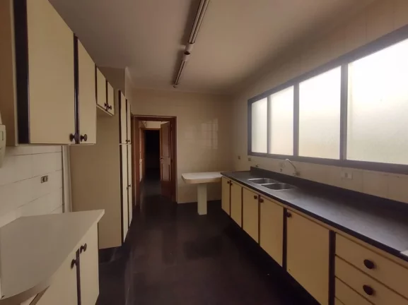 Imagem Apartamento CENTRO - Área útil de 230 m². Contendo 2 vagas garagem, ampla sala para 2 ambientes c...