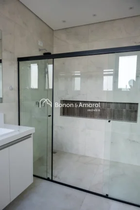 Imagem Sobrado em condomínio com 235m² de área construída.
São 3 dormitórios, sendo 3 suítes amplas ...