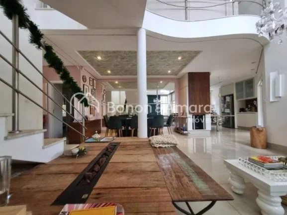 Imagem Linda e espaçosa casa com 308 m² de área construída. A residência possui 4 quartos (todos com a...