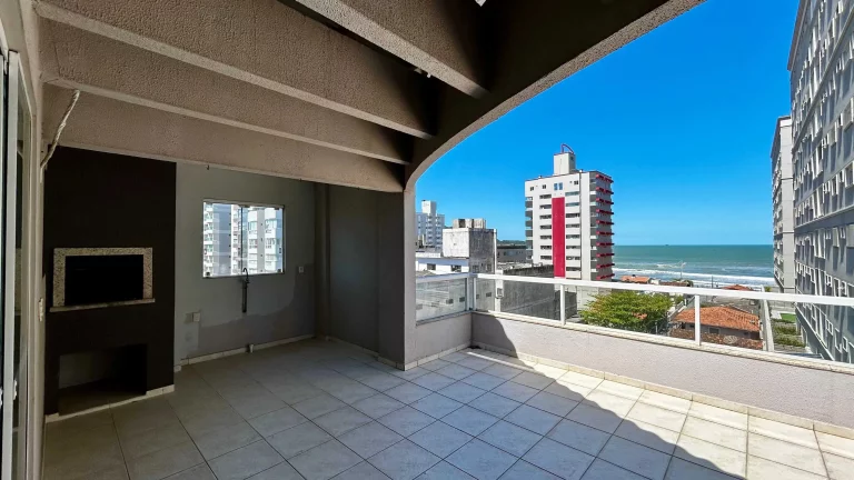 Imagem Cobertura com 3 dormitórios sendo 1 suíte e 2 vagas, a 200m da praia de Gravatá Navegantes/SC