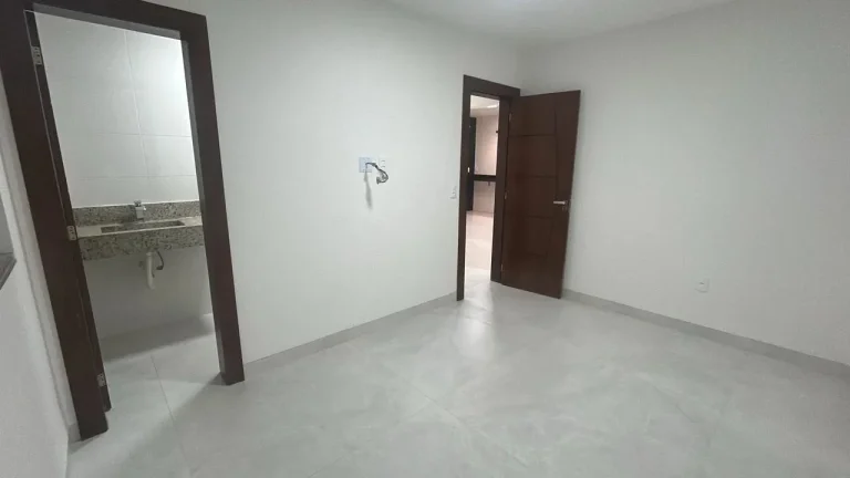Imagem Casa Nova, Sol da Manhã, 2 Garagens, Pé Direito Duplo, 3 Quartos (2 Suítes +1 Quarto Social).
