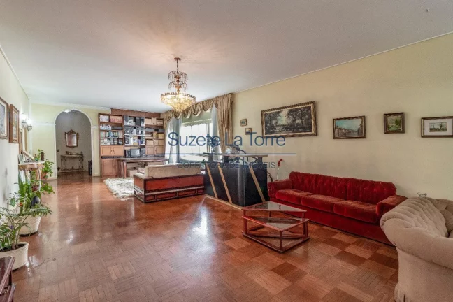 Imagem Apartamento charmoso com pé direito alto, ambientes amplos e muito iluminado. Ótima localização ...