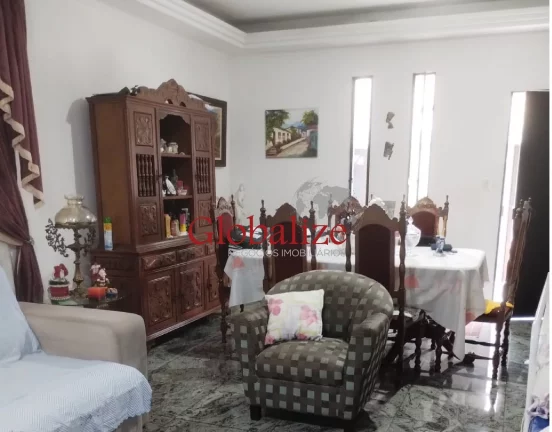 Imagem Belíssimo sobrado em Santos no bairro do Embaré com 4 dormitórios, duas suítes, duas vagas e quintal com churrasqueira à venda por R$ 1.490.000,00