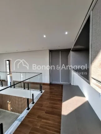 Imagem Casa moderna e sofisticada com três suítes, sendo uma delas master com closet espaçoso. As outras...
