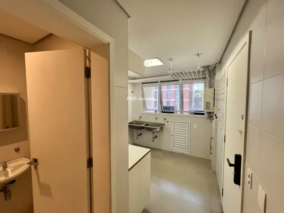 Imagem Apartamento de luxo em Moema, São Paulo-SP: 3 quartos, 3 suítes, 1 sala, 3 vagas, 226m² de puro conforto!