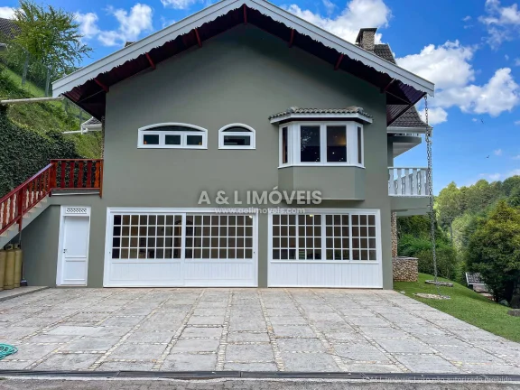 Imagem Casa em Campos do Jordão | Alto do Capivari | 4 Suítes, Lareira e Vista