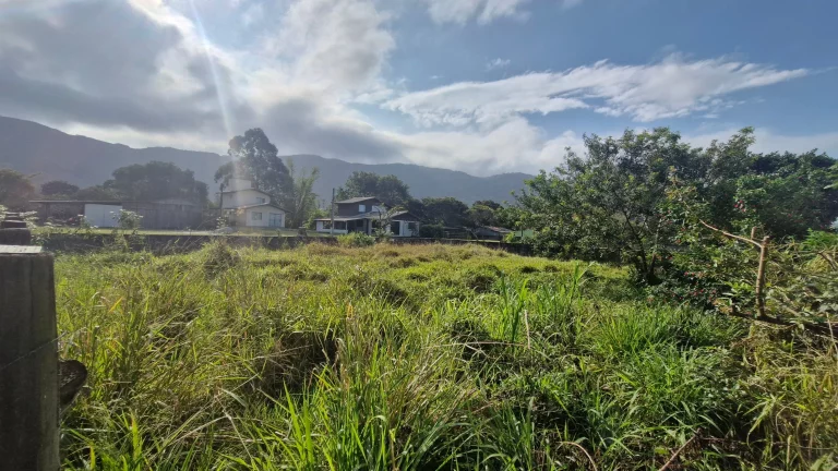 Imagem Terreno 340m² plano em Areias do Macacu, Garopaba. Vista montanhas. Escritura.