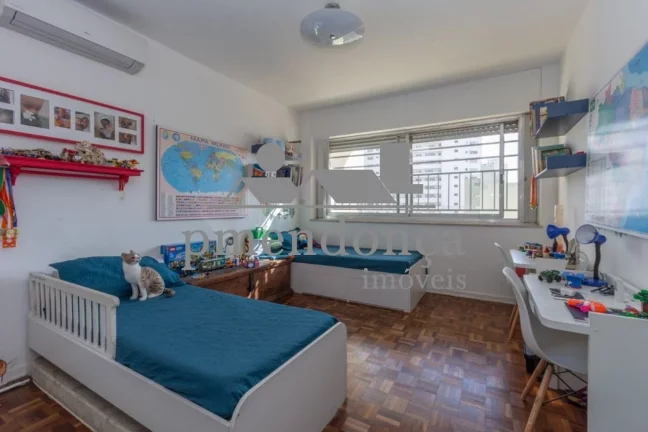Imagem Apartamento reformado na Av Higienópolis com 3 quartos ( 1 suíte ) e 2 vagas, 219m³