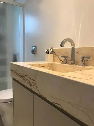 Imagem Apartamento quadra mar com 3 dormitórios e 2 vagas em Balneário Camboriú/SC