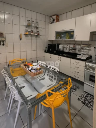 Imagem Casa à venda no Caminho do Sol, 3 4, sendo 01 suíte, escritório, piscina