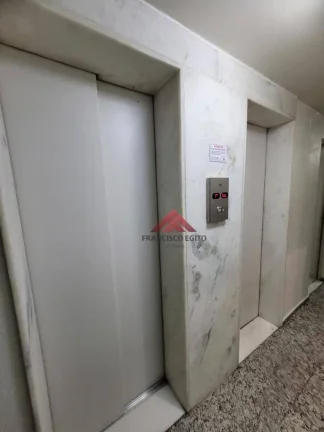 Imagem Ampla Sala comercial em Icaraí, com todo comércio no entorno, bancos, restaurantes, condução na porta, vaga de garagem na escritura. Oportunidade!