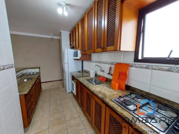 Imagem Ótimo apartamento com ampla planta e a poucos metros da praia !