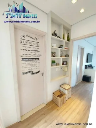 Imagem Charmosa residência com 3 dormitórios sendo 1 suíte com closet em condomínio fechado com traços...
